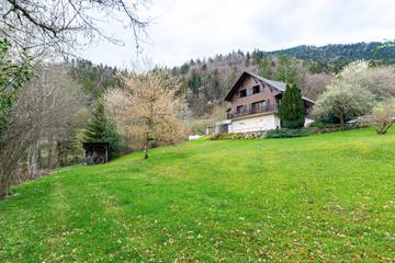Maison de campagne pour 12 personnes, avec jardin dans La Sambuy-Seythenex