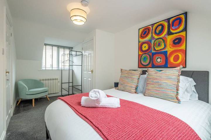 Modern 3 Bed Home - Heart of Cambridge + Parking in Abbey Ward, Cambridge