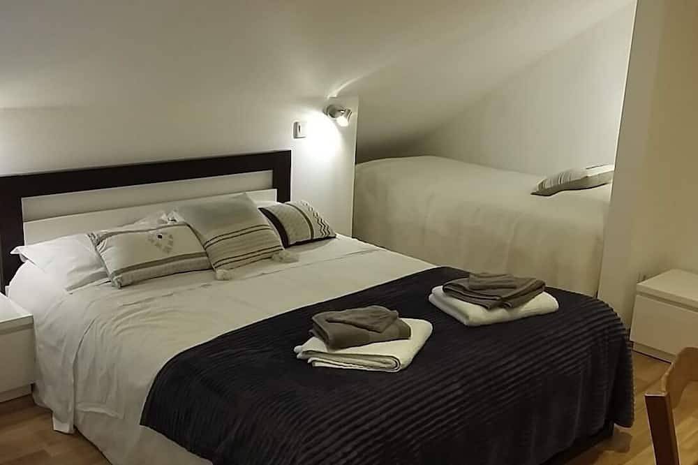 Chambre Familiale avec Salle de Bain Privative et coin cuisine in Saint-Hilaire-de-Riez, Vallée de la Loire