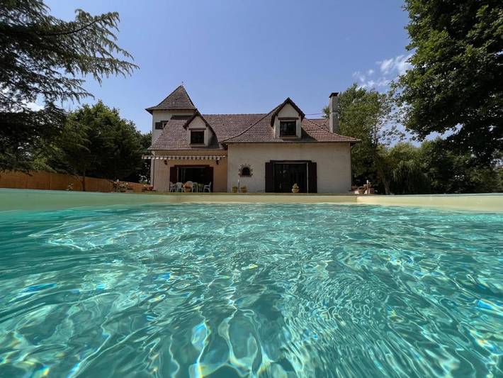 Maison de vacances pour 14 personnes, avec Jacuzzi et Terrasse ainsi que Jardin et Piscine