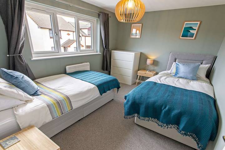 Oceanside | Sleeps 6 |Walk to Beach & Stylish in Croyde, Devon