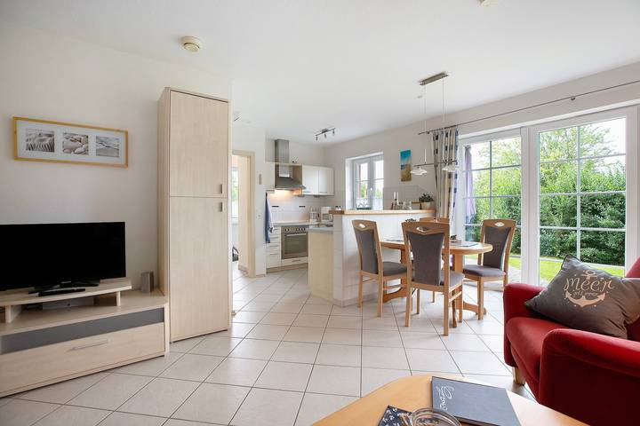 Ganze Wohnung, Ferienwohnung 'Haus Schwalbennest' mit Privatterrasse, Gemeinschaftsgarten und Wlan in Nordstrand (Gemeinde), Nordstrand