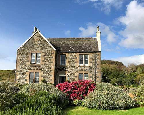 Holiday letting for 2 people, with Terrace and Garden as well as View on Islay