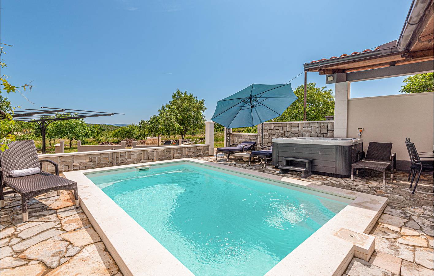 Ferienhaus für 4 Personen mit Garten in Šibenik-Knin