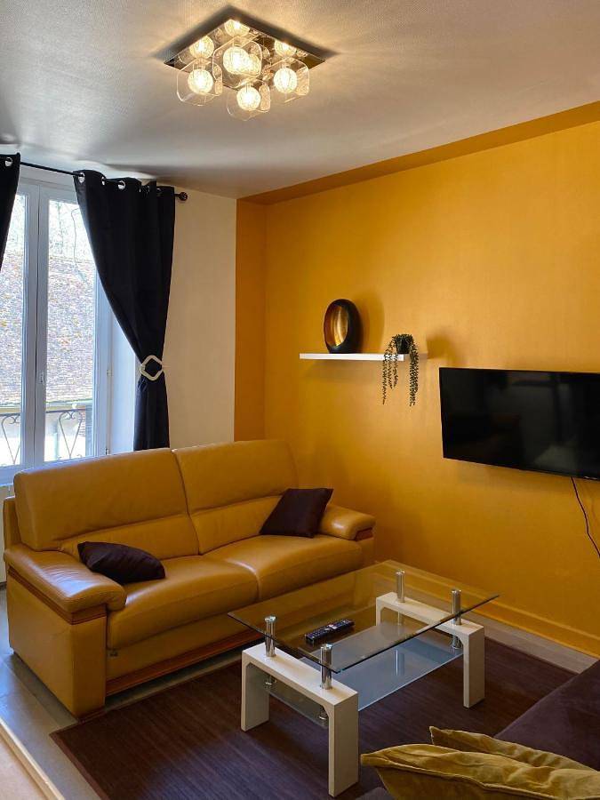 Appartement entier, Two-Bedroom Apartment in Saint-Amand-en-Puisaye, Nièvre