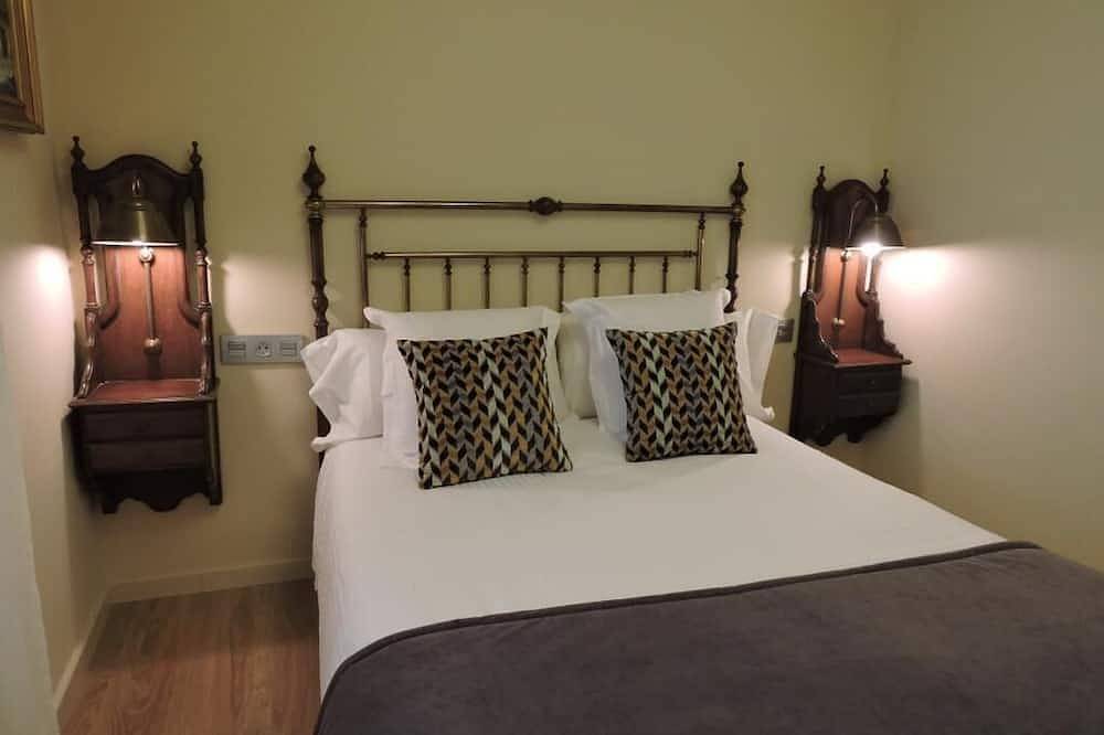 Apartamento entero, Apartamento de 4 dormitorios y 2 baños en Cardona. 1 Plaza de parquing Gratuita in Cardona , Pla de Bages DO