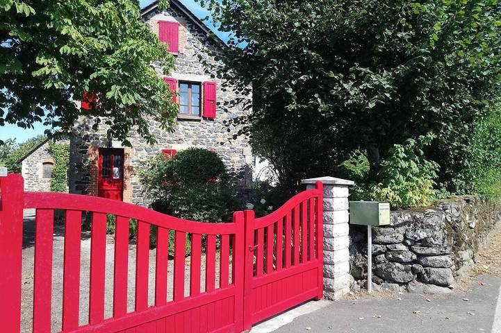 Location de vacances pour 9 personnes, avec jardin et terrasse à Vezels-Roussy