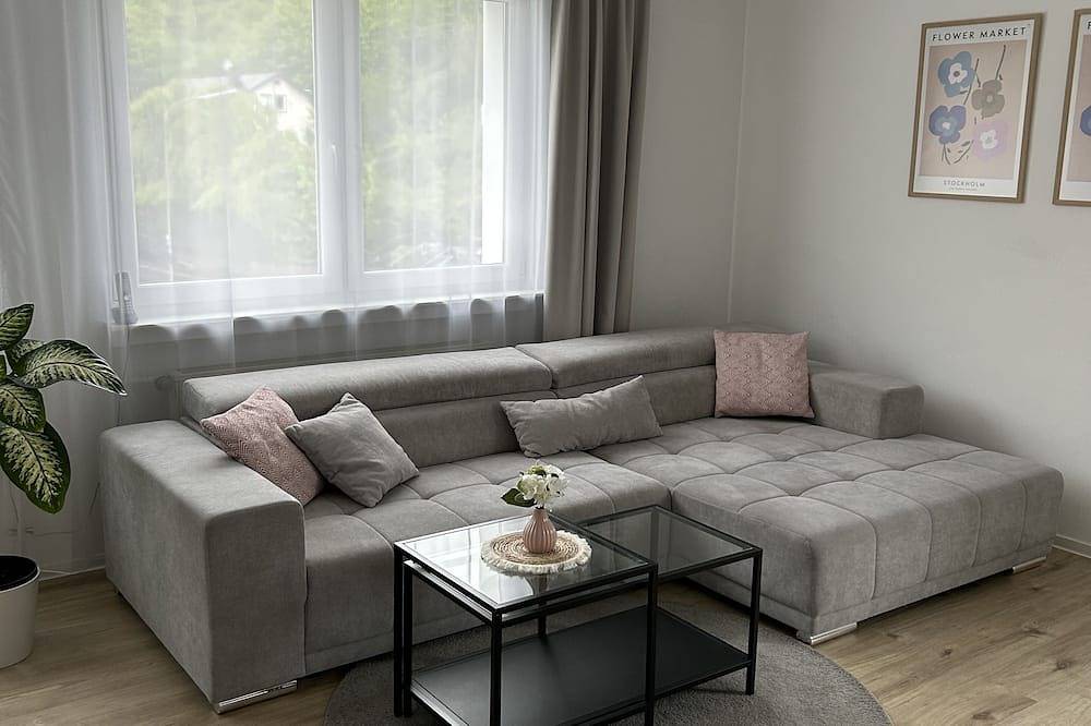 Ganze Wohnung, Moderne Ferienwohnung mit Balkon - nur 1 min. zum Freibad, für bis zu 4 Gäste in Boppard, Mittelrhein