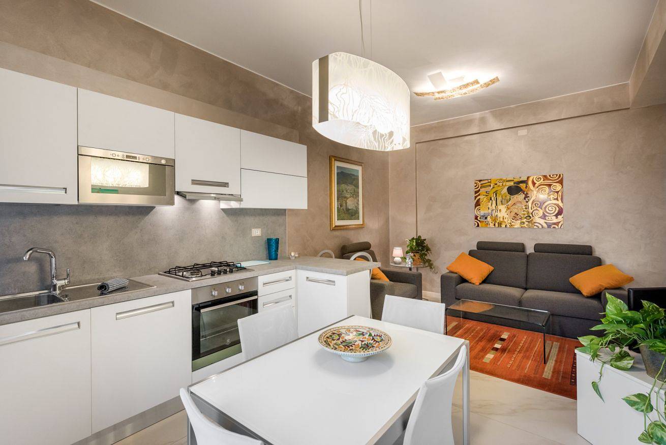 Entire apartment, Bright and elegant apartment with 3 beds. in Centro Storico, Verona