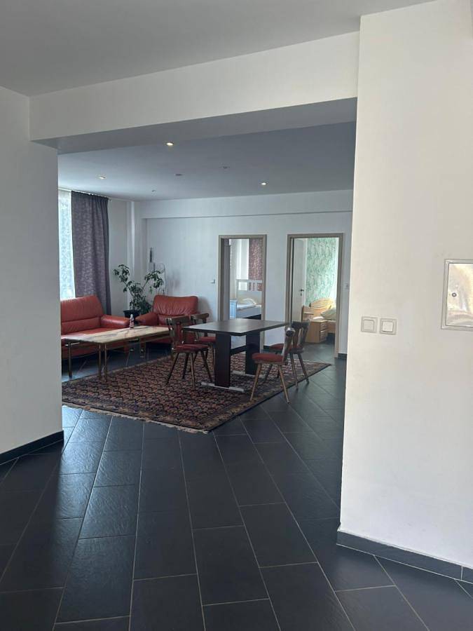 Ganze Wohnung, Three-Bedroom Apartment in Hannover Mitte, Hannover