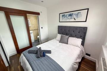 Apartment for 7 People in Bromley, London, Photo 1
