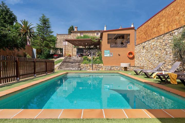 Ferme "Can Nentia" avec vue sur les montagnes, piscine et Wi-Fi. in Fonteta, Forallac