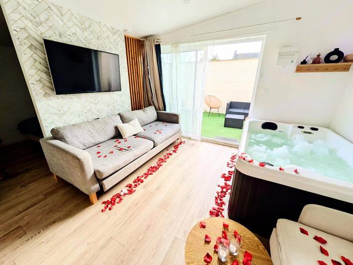 Location de vacances pour 4 personnes, avec jardin ainsi que terrasse et jacuzzi à Vernouillet