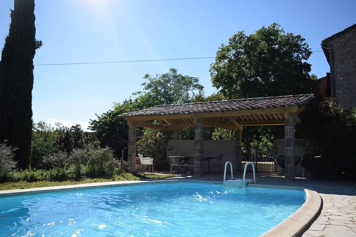 Location de vacances pour 12 personnes, avec jardin, animaux acceptés à Saint-Victor-de-Malcap