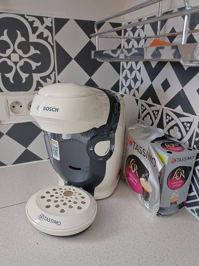 Location de vacances pour 4 personnes, avec vue et terrasse à Sénas - 3