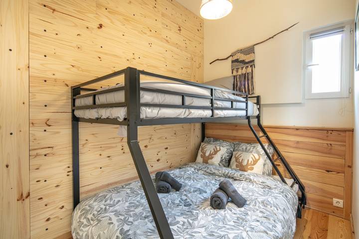 Entire apartment, Gustalou - Proche Télécabine in Huez, Écrins National Park