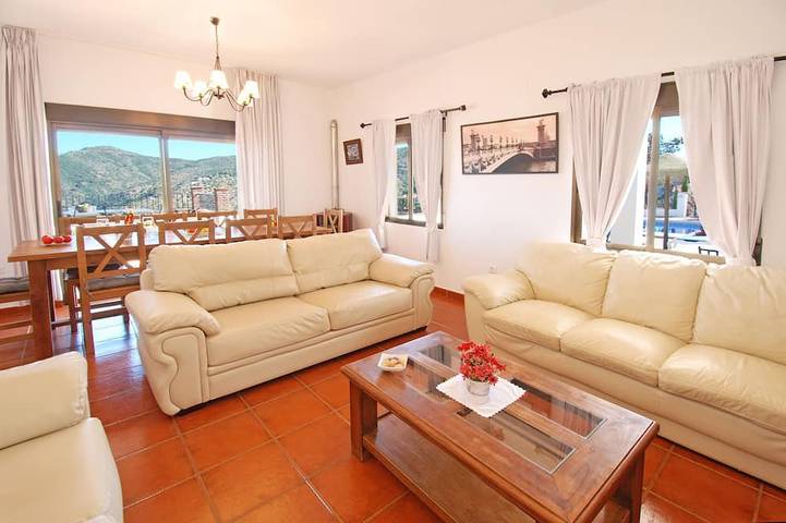 Villa José 1, 12 Pers, Beheizter Pool, Wlan, Klimaanlage, Haustierfreundlich in Comares, Cordillera Penibética