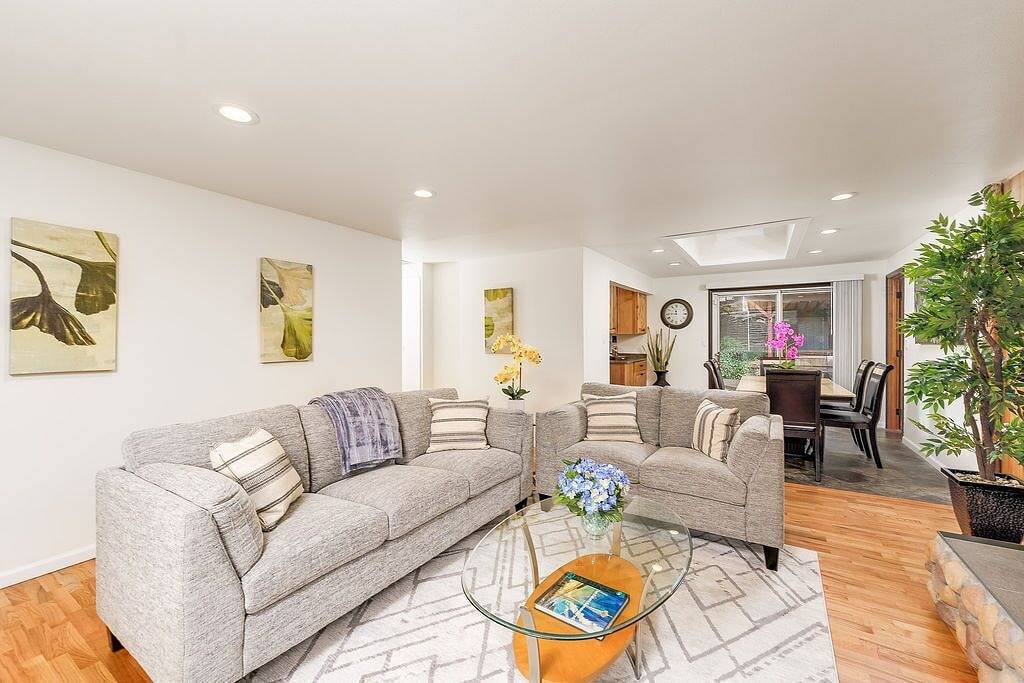 🌟Newly Renov✔️Lg Mstr Br✔️3 Br ✔️Wifi ✔️✈️ ✔️ Mall ✔️Ac ✔️Hot tub🌟 in SeaTac, King County