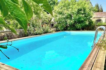 Location de vacances pour 14 personnes, avec balcon ainsi que jardin et jacuzzi à Mauzac-et-Grand-Castang