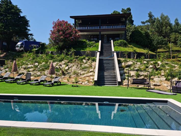 Location de vacances pour 10 personnes, avec jardin et balcon, adapté aux familles dans Vilarinho (Valdosende)