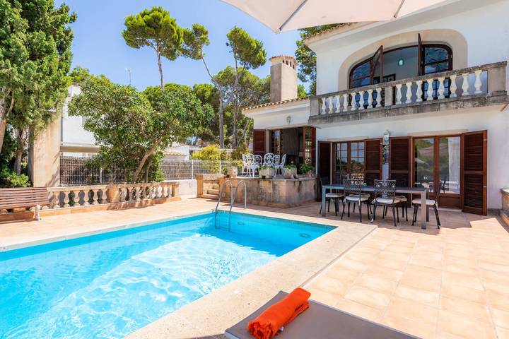 Bonita Villa Porto con Wi-Fi, balcón, terraza, jardín y piscina; aparcamiento en la calle disponible in Porto Cristo, Manacor