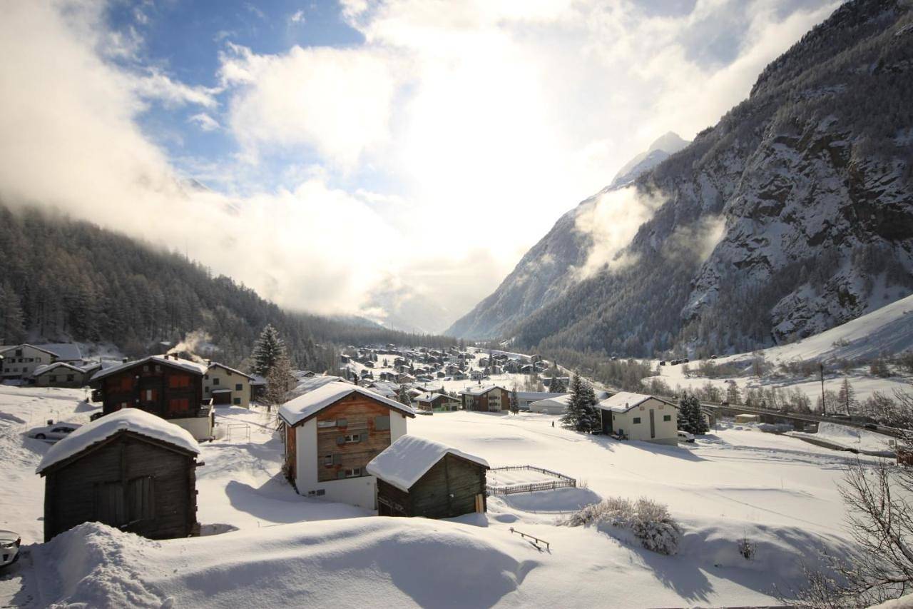 Ganze Wohnung, Two-Bedroom Apartment in Randa, Walliser Alpen