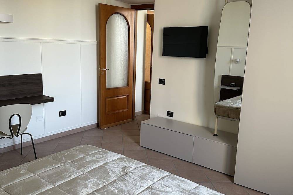 Entire apartment, La Casa di Ivan e Giorgia in Pozzuoli, Naples Province