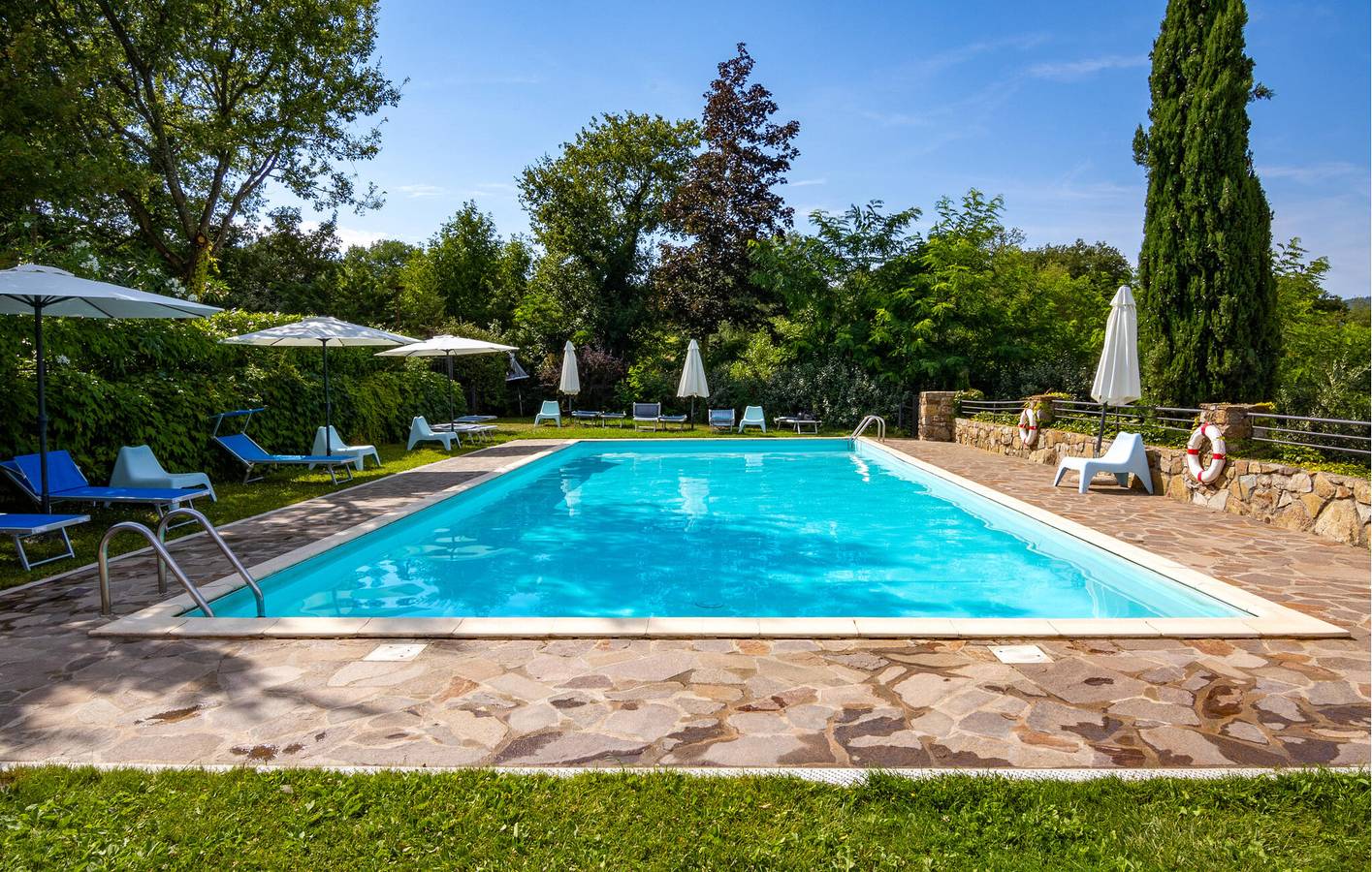 Geheel vakantieappartement, Appartement aan het zwembad bij het Dudda meer in Greve In Chianti, Chianti