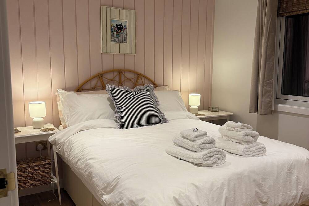 Charming Newly Renovated 1 Bedroom Chalet | Stunning Sea Views in Shetland Islands
