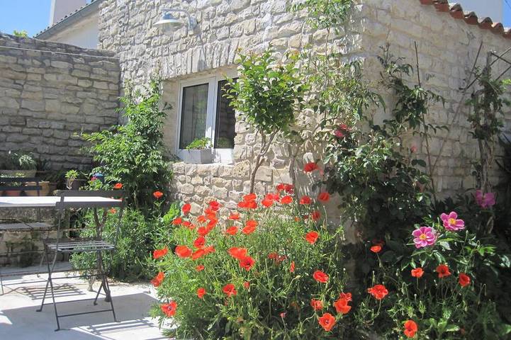Cottage for 2 people, with Terrace and Garden in Ile de Re