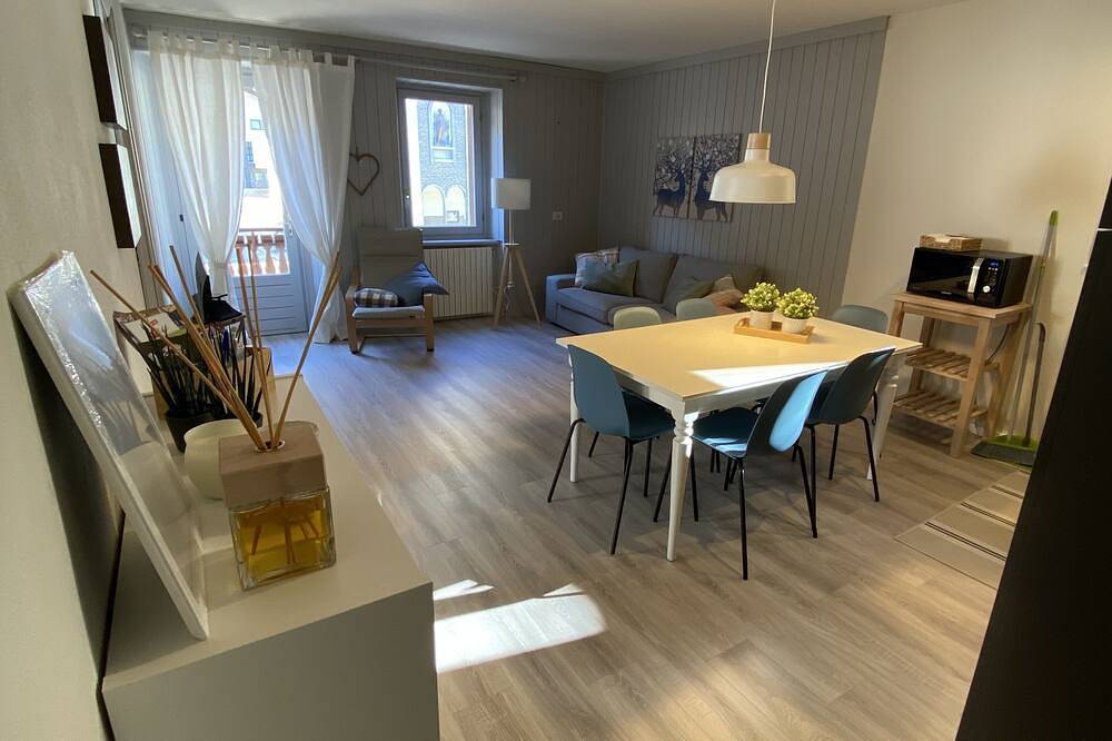 Ganze Wohnung, 90sqm warm and cozy overlooking the square of Isolaccia.5 min from Bormio in Isolaccia, Valdidentro