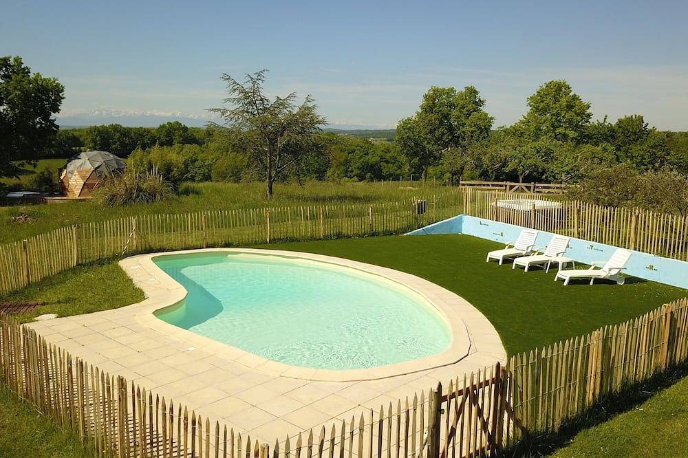 Appartement entier, Gîte japonais 2 à 4 personnes, Piscine, Spa et vue sur les Pyrénées in Puymaurin, Haute-Garonne