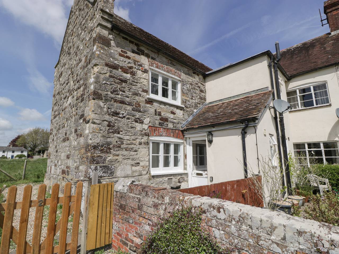 2 Court Farm in Dorset