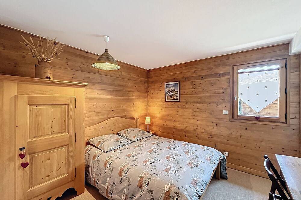Individual chalet with garage, terrace, laundry room and equipped kitchen in Sallanches, Pays du Mont-Blanc