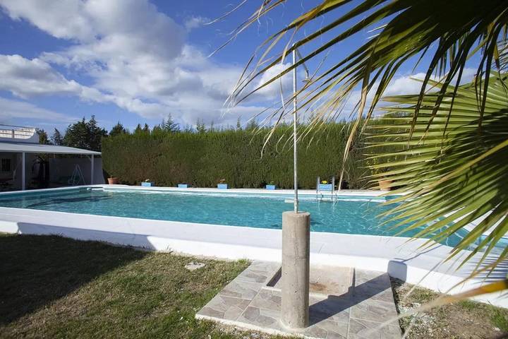 Casa rural para 6 personas, con piscina y jardín en Linares