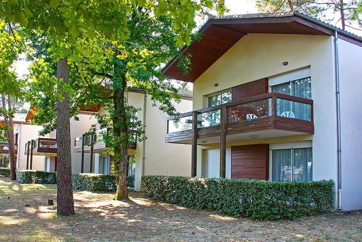 Parc de vacances pour 2 personnes, avec piscine et bassin pour enfant ainsi que terrasse et jardin, animaux acceptés dans Ronce-les-Bains - 2