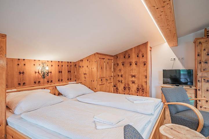 Ganze Wohnung, Ferienapartmentkombi mit Balkon unweit des Liftes in Neukirchen am Großvenediger, Pinzgau
