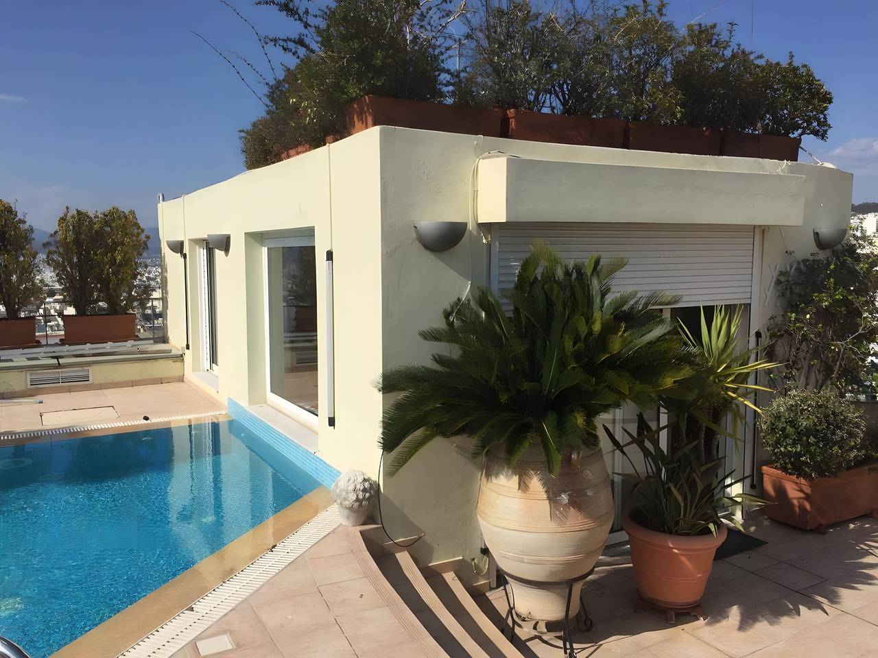 Hel lejlighed, Luxury Penthouse with Private Pool, Terrace, and Stunning Views in Central del af Athen, Athen