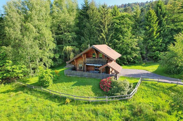 Chalet pour 5 personnes, avec Balcon et Jacuzzi ainsi que Jardin et Piscine à Basse-sur-le-Rupt
