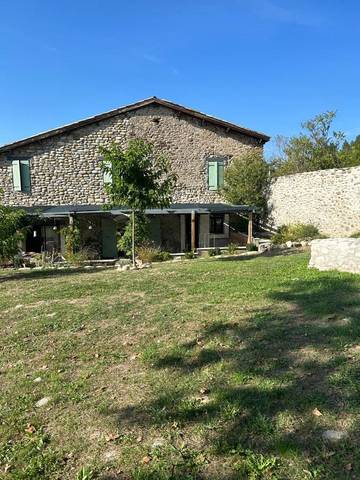 Chambre d’hôte pour 2 personnes, avec piscine ainsi que jardin et vue à Vaumeilh