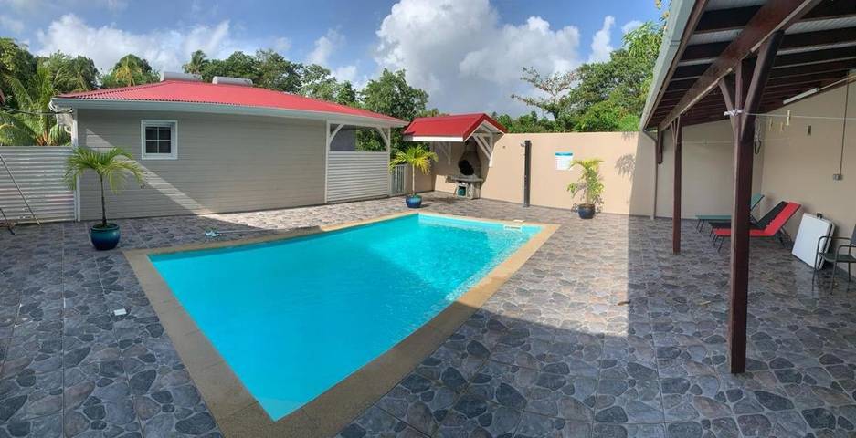 Appartement de vacances pour 6 personnes, avec vue ainsi que terrasse et piscine