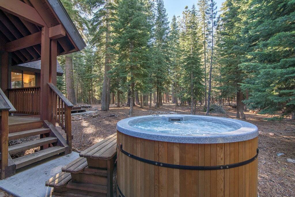 Log Cabin for 6 Guests in Truckee, Donner Lake