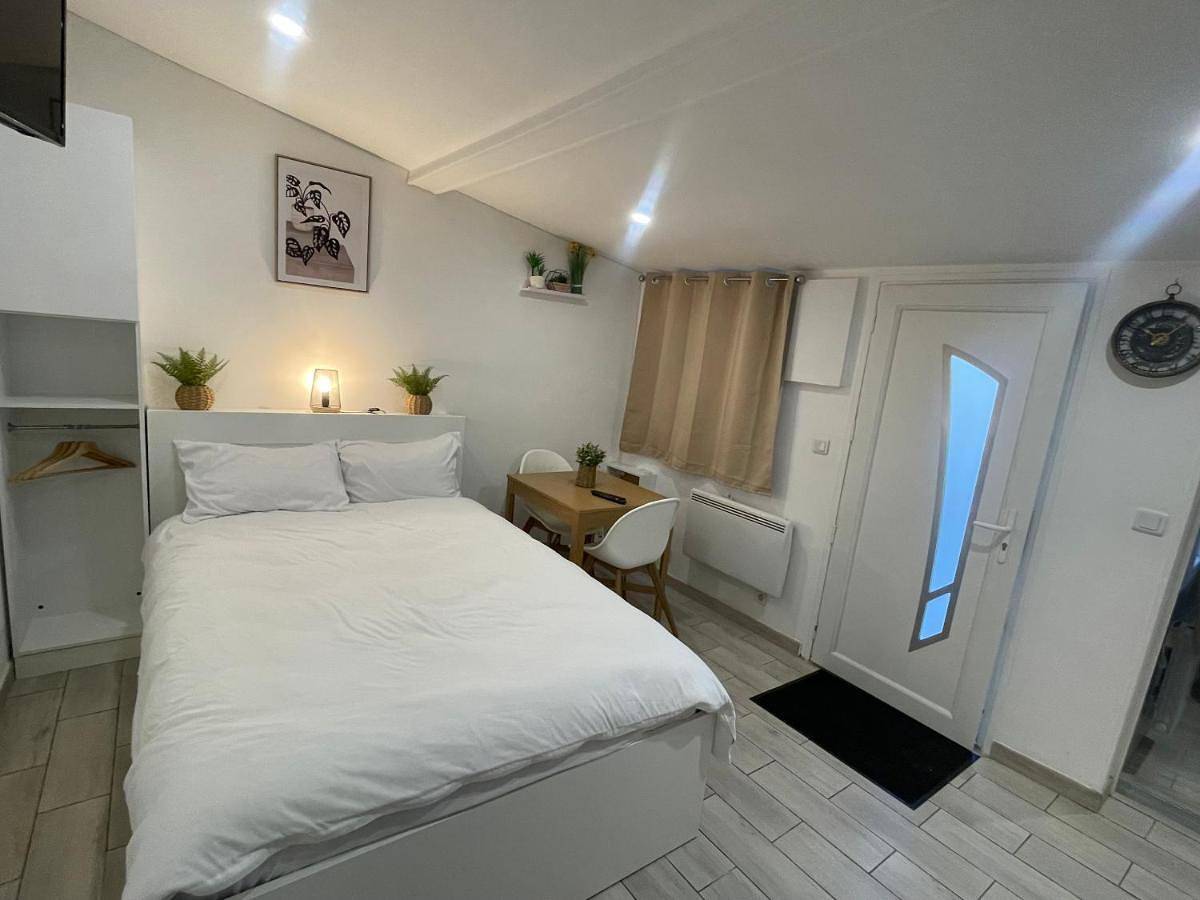 Appartement entier, Résidence Chene- 15 Mn de Paris et 05 Mn d'Orly Aéroport in Viry-Châtillon, Essonne