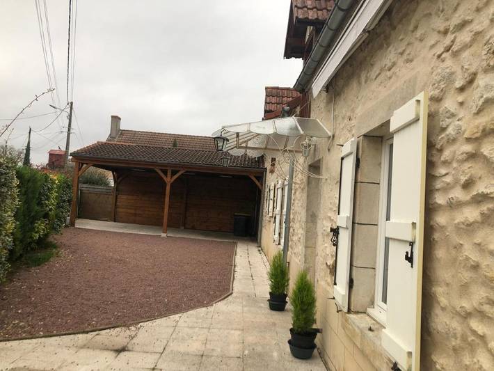 Location de vacances pour 8 personnes, avec jardin dans Allouis