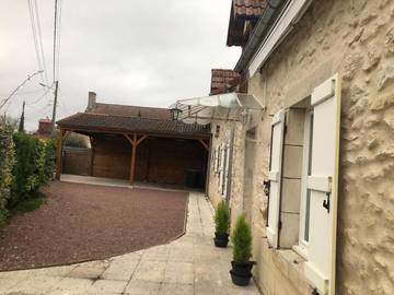 Gîte pour 8 personnes, avec jardin dans Allouis