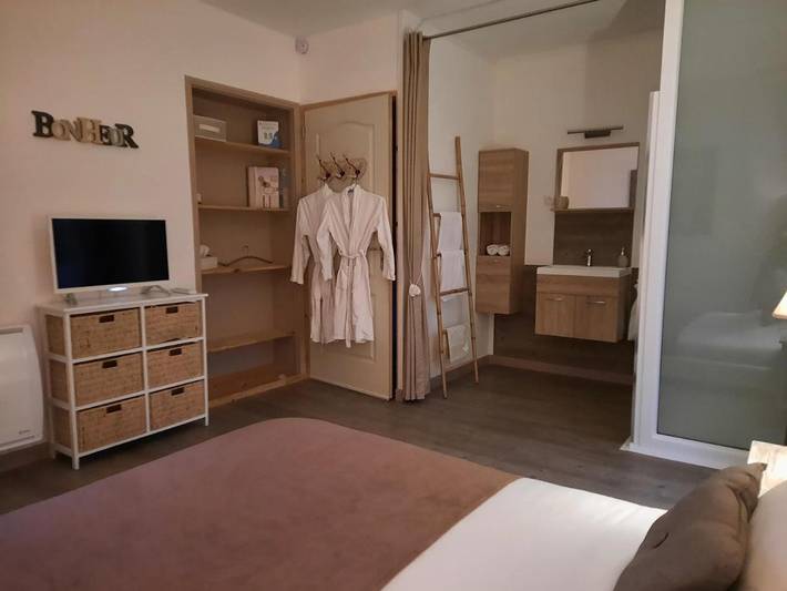 Maison d’hôte pour 2 personnes, avec jacuzzi et jardin ainsi que balcon et piscine à Malves-en-Minervois