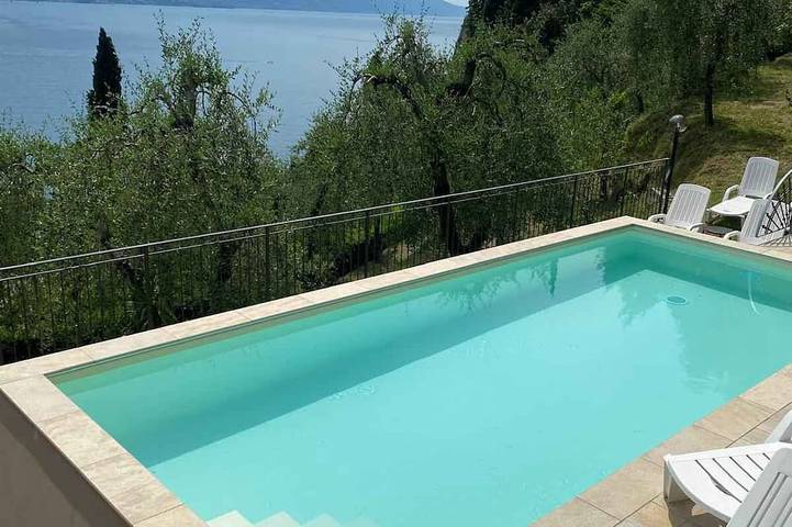 Location de vacances pour 3 personnes, avec jardin et piscine, animaux acceptés à Limone sul Garda