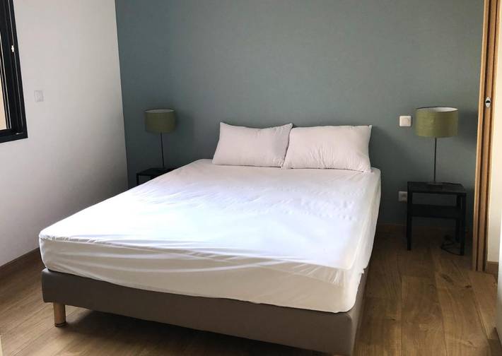 Location de vacances pour 8 personnes, avec vue ainsi que piscine et jardin, animaux acceptés à Saint-Alban-Auriolles - 4