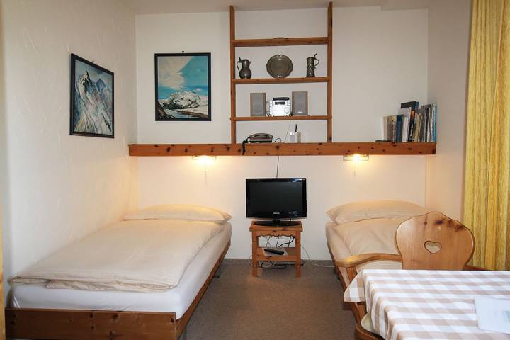 Apartamento entero, Residenza Lagrev - Studio no. 113 - type 10A - 1st floor - east in Furtschellas, Sils im Engadin/Segl