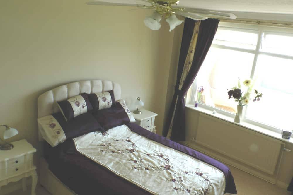 Entire apartment, With spectacular sea views the flat is literally across the road from the Beach. in Hove, Brighton